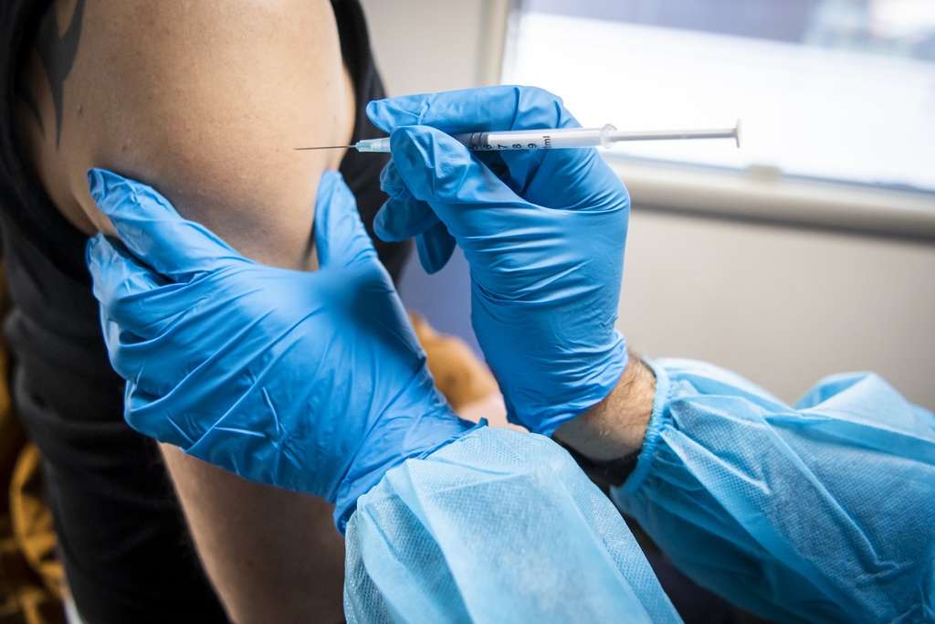 La troisième injection du vaccin contre le Covid-19 va s'accélérer en Valais.