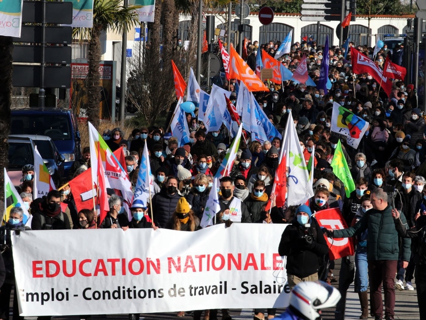 Une grande partie des enseignants de France sont en grève ce jeudi, comme ici à Bayonne, dans le sud-ouest du pays.
