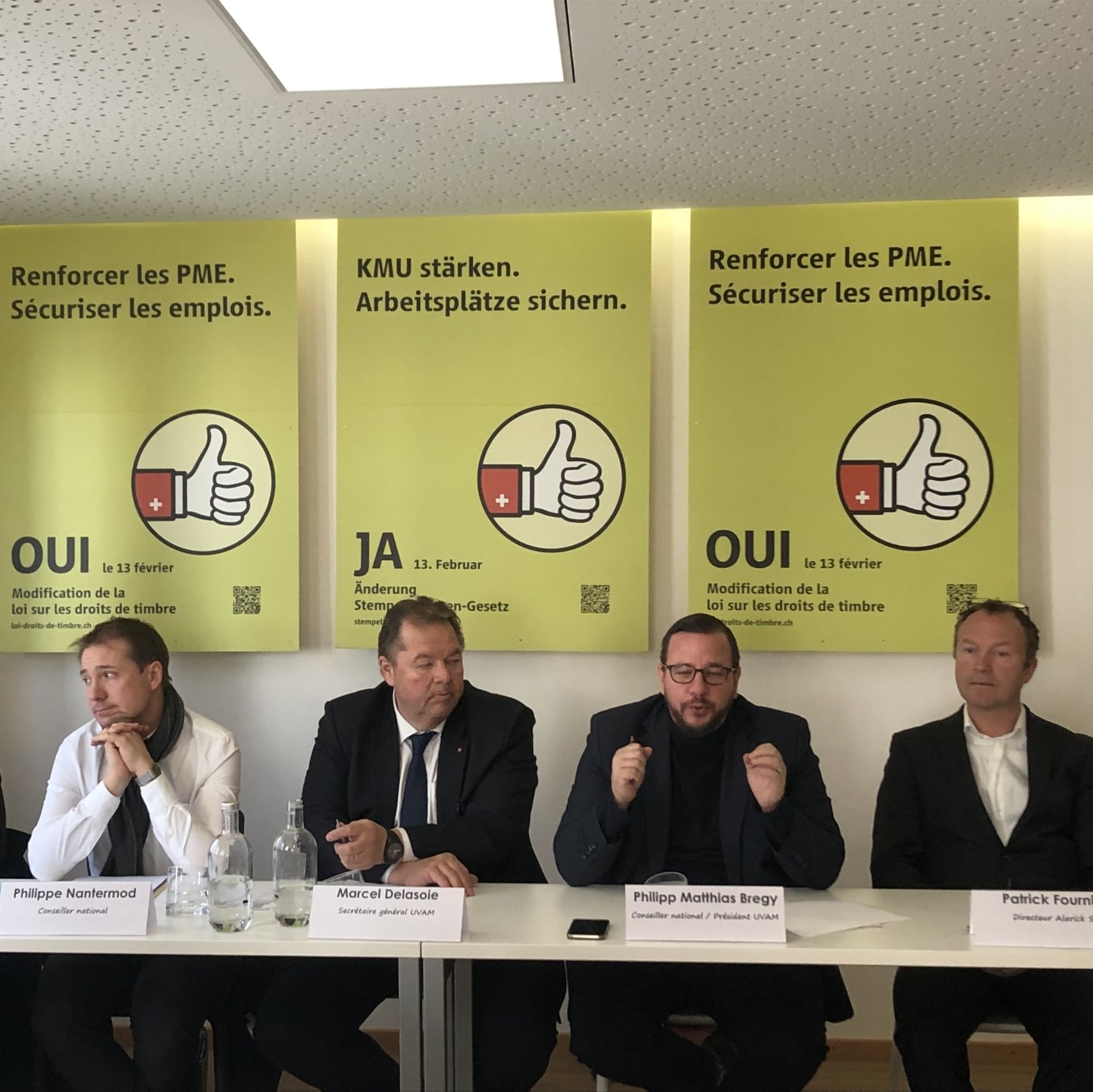 Laurent Tschopp (Pro.Economy.vs), Philippe Nantermod (PLR), Marcel Delasoie (UVAM), Philipp Matthias Bregy (PDC) et Patrick Fournier (UDC) veulent la suppression du droit de timbre.