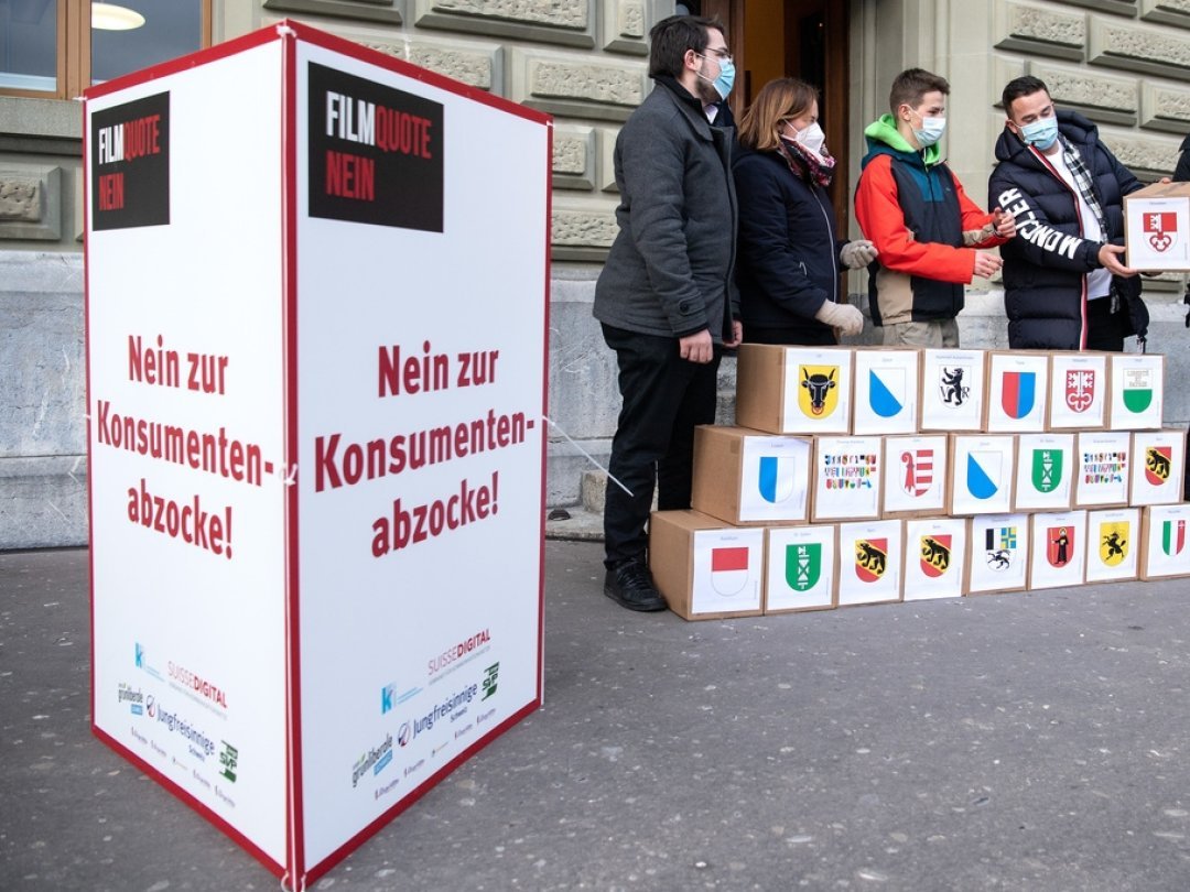 Environ 65'000 signatures ont été déposées ce jeudi à Berne.