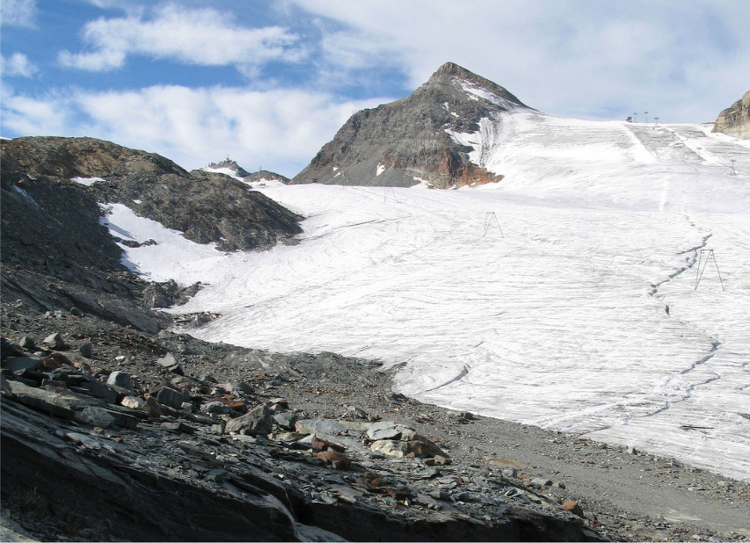 La dépouille a été découverte sur le bord oriental du glacier du Théodule entre 1984 et le début des années 1990.