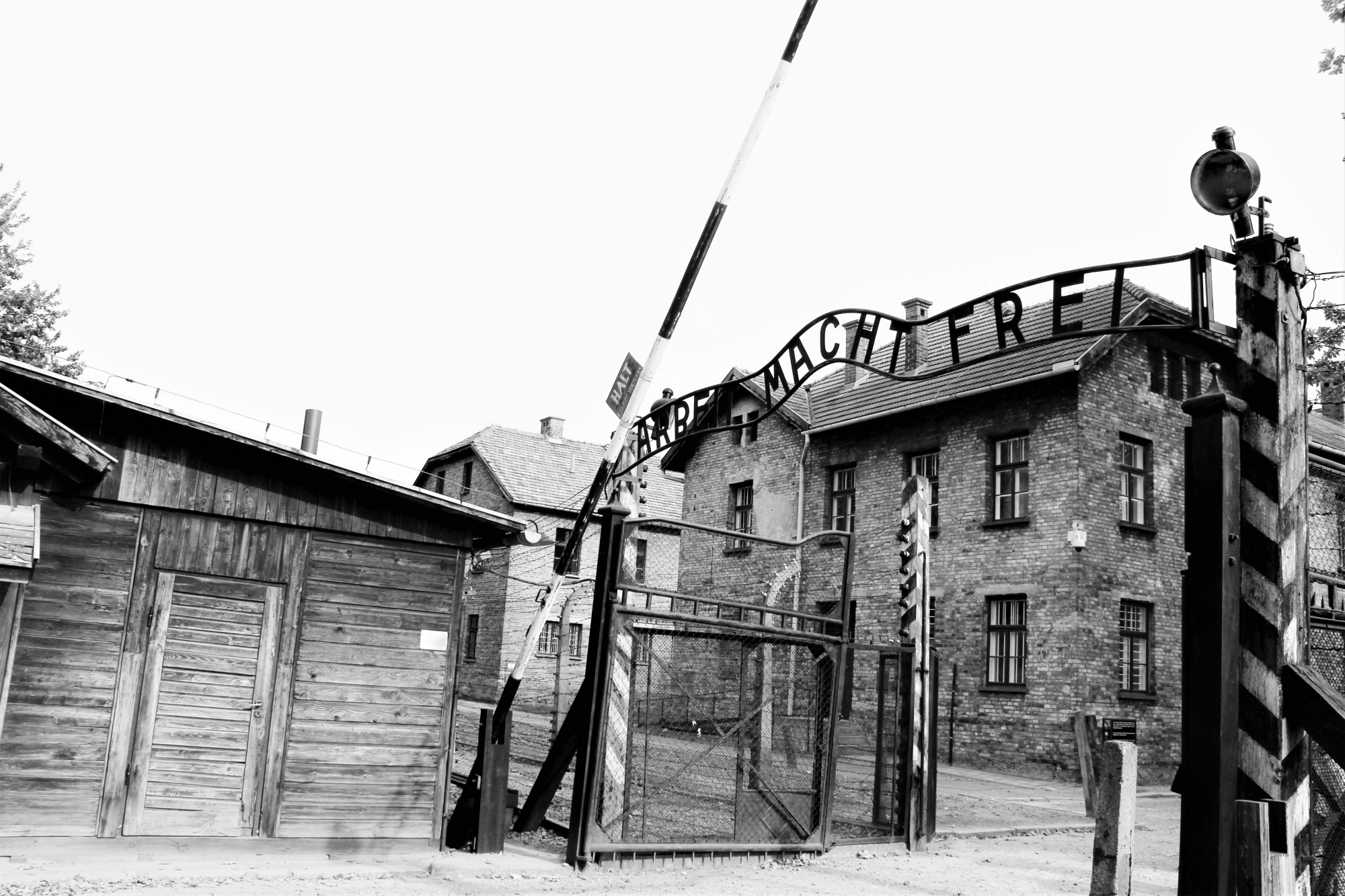 Le camp de concentration d'Auschwitz en Pologne qui a fait plus d'un million de morts.