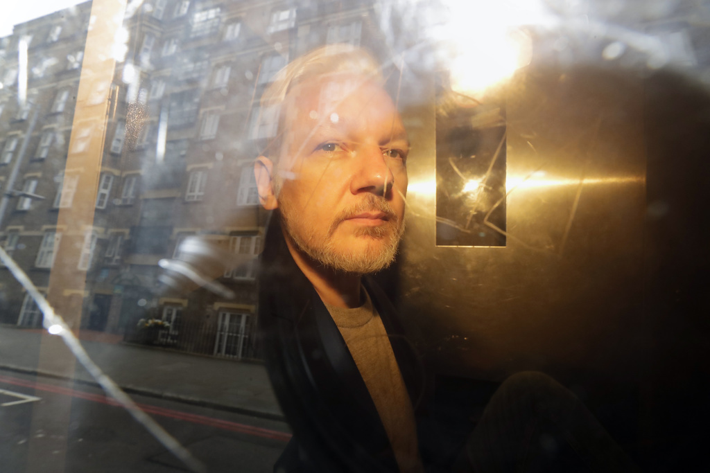 Julian Assange est actuellement emprisonné en Angleterre où il purge une peine de 50 semaines de réclusion.