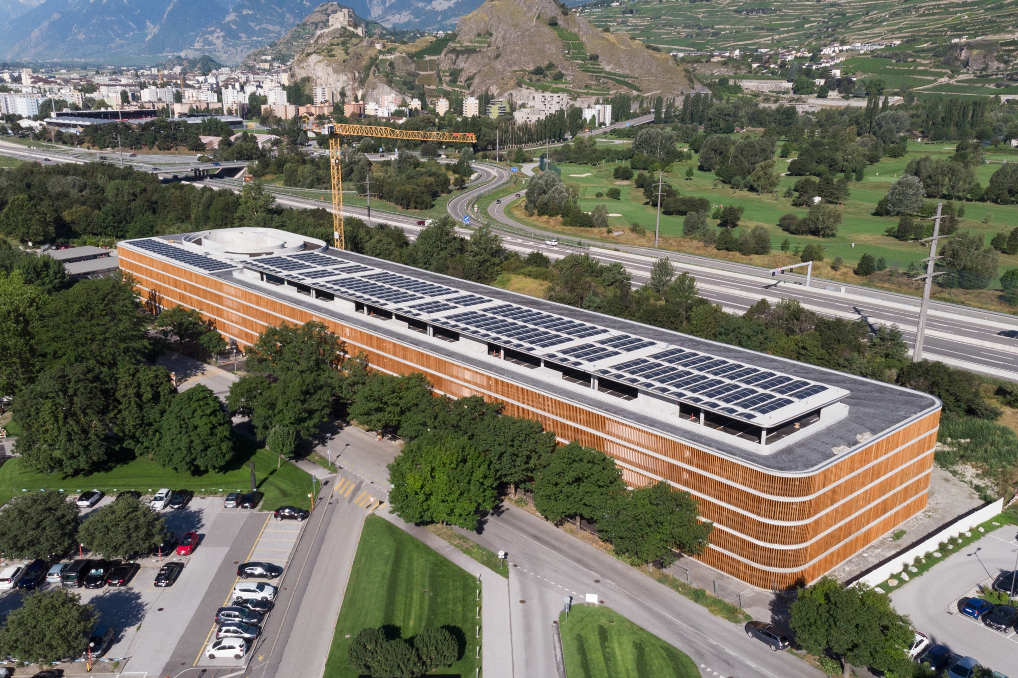 Le nouveau parking couvert de l’hôpital de Sion est terminé. L’ouvrage d’une capacité de 1’138 places sera progressivement ouvert au public dès le 1er septembre.