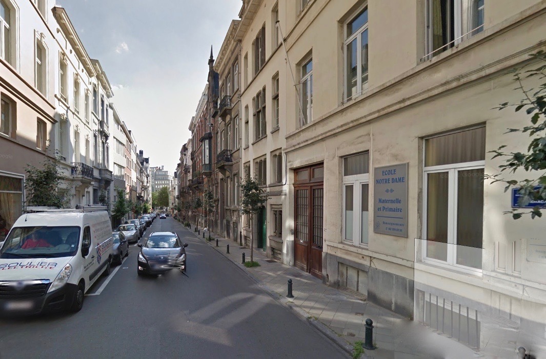 C’est dans le dortoir de l’internat d’une école de la Fraternité Saint-Pie X, dans cette rue de Bruxelles, que les abus auraient eu lieu.