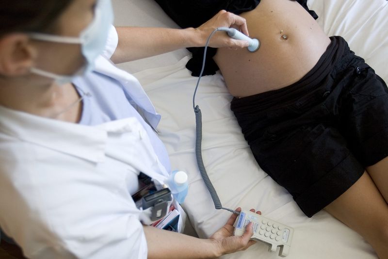 Près de trois quarts des interventions ont lieu dans les 8 premières semaines de grossesse et 4% après 12 semaines, le délai légal.