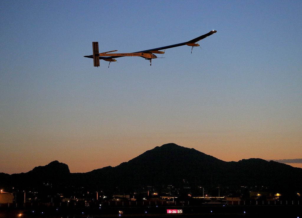 L'avion solaire Solar Impulse a décollé de Saint-Louis dans le Missouri vendredi au petit matin.