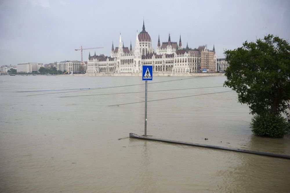 The lower embankment of Buda is seen after it was inundated by the flooding River Danube in Budapest, Hungary, Thursday, June 6 , 2013. The Danube is expected to peak on 10 June in Budapest close to its highest level of 860 cm at 885 cm, 25 cm higher than the record levels of 2006. In the background is the Parliament building. (AP Photo/MTI,Szilard Koszticsak)