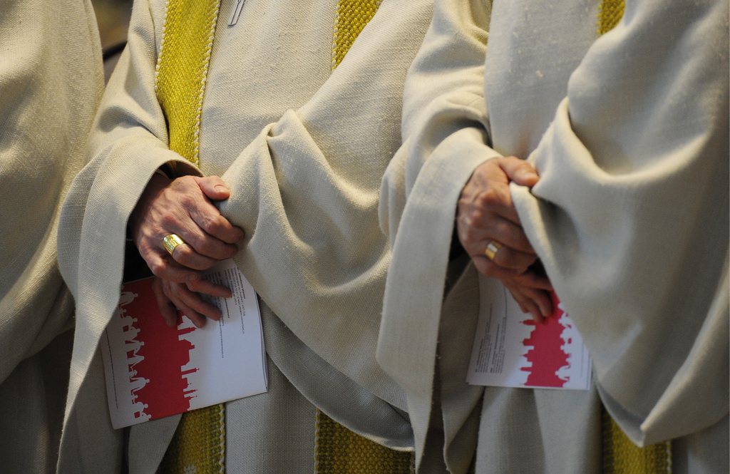 Les diocèses ont eu connaissance en 2012 de neuf nouvelles victimes d'abus sexuels et d'autant de nouveaux auteurs pour des faits remontant jusqu'en 1960. Quatre des victimes étaient âgées entre 12 et 16 ans au moment des délits, les autres étaient des adultes.