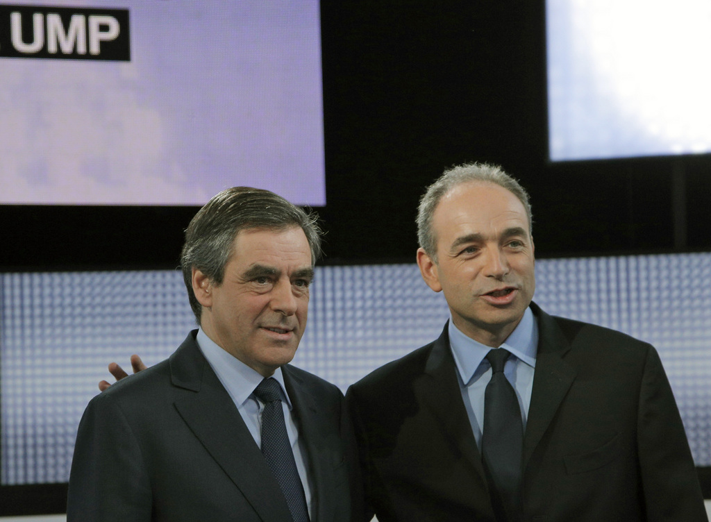 Nouveaux remous à l'UMP : François Fillon se déclare prêt à une "confrontation ouverte" avec Nicolas Sarkozy si l'ex-président revenait en politique. Jean-François Copé a lui aussi déjà déclaré que M. Sarkozy devrait en passer par une primaire s'il voulait se lancer dans la course pour la présidentielle de 2017.