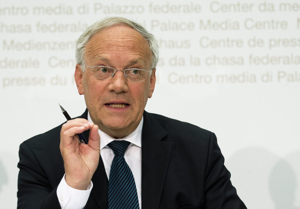 Le conseiller fédéral Johann Schneider-Ammann a justifié la non signature par la Suisse de l'accord d'entraide administrative rendu publique lors de la réunion interministérielle de l'Organisation de coopération et de développement économiques (OCDE) du 29 et 30 mai à Paris.