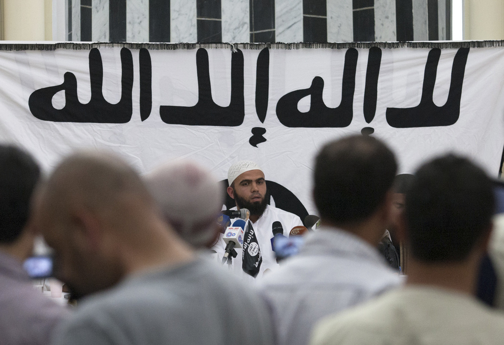 Les forces tunisiennes étaient sur le qui-vive samedi de craintes de confrontation avec des militants salafistes jihadistes. Ceux-ci ont maintenu leur congrès à Kairouan dimanche malgré l'interdiction prononcée par le gouvernement.