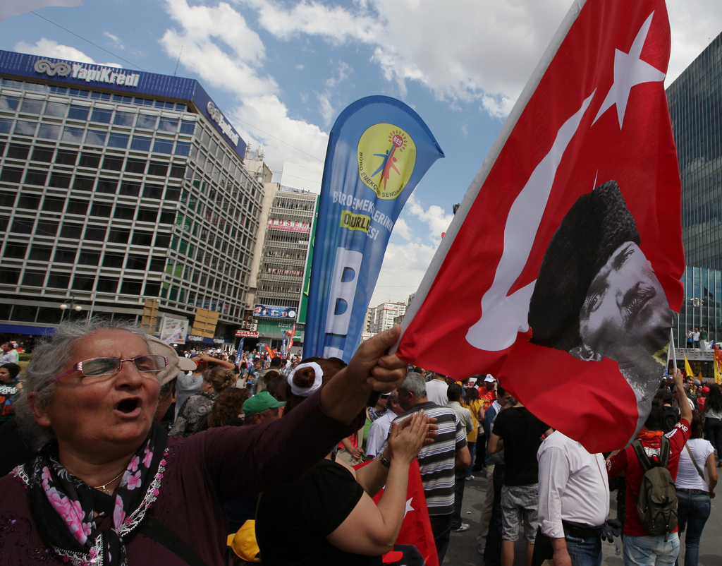 Le Premier ministre turc Recep Tayyip Erdogan doit rentrer jeudi en Turquie après trois jours de visite au Maghreb. Il est attendu de pied ferme par des dizaines de milliers de manifestants qui exigent toujours sa démission.