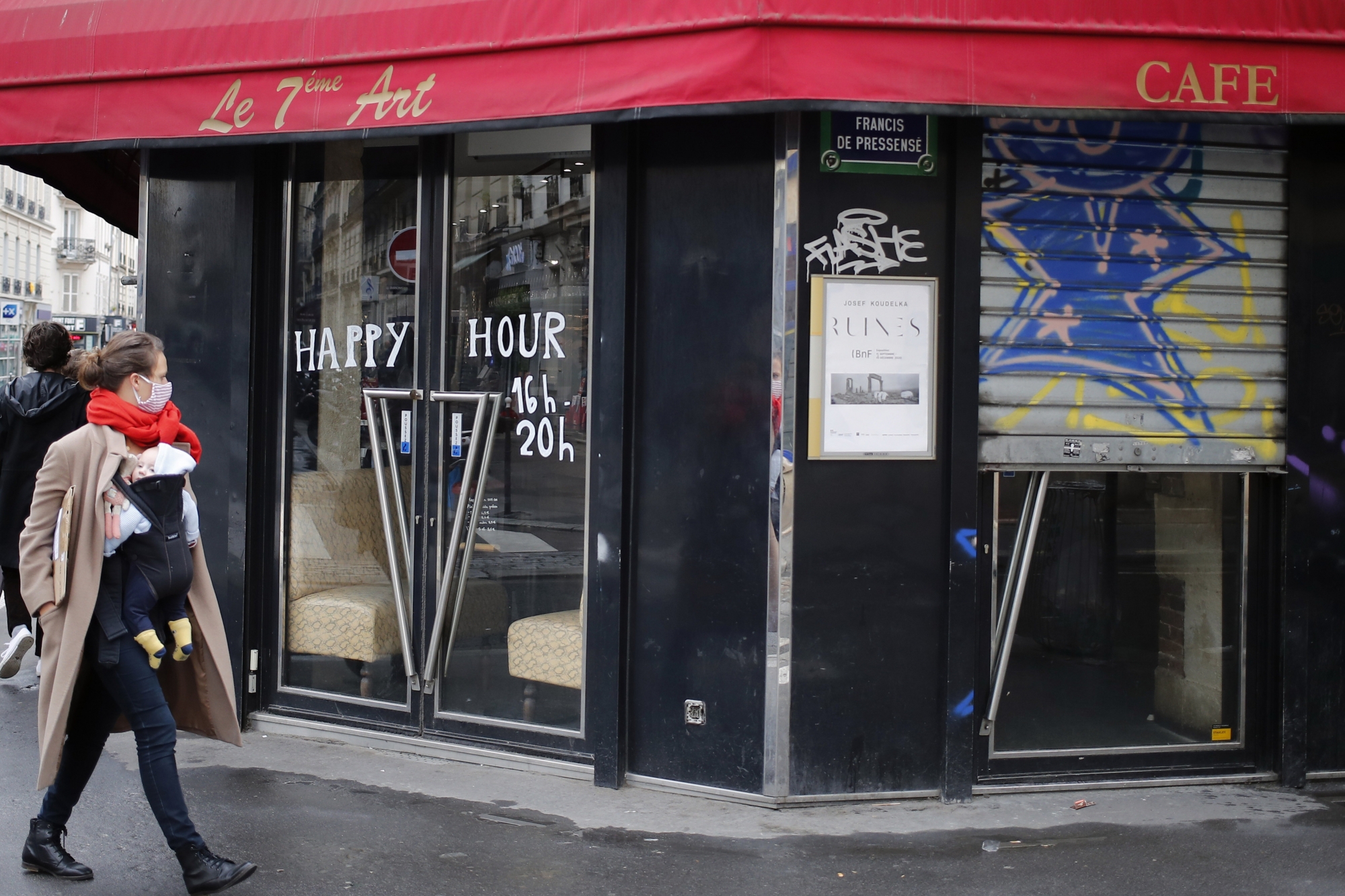A Paris, de nombreux cafés ont dû fermer à nouveau.