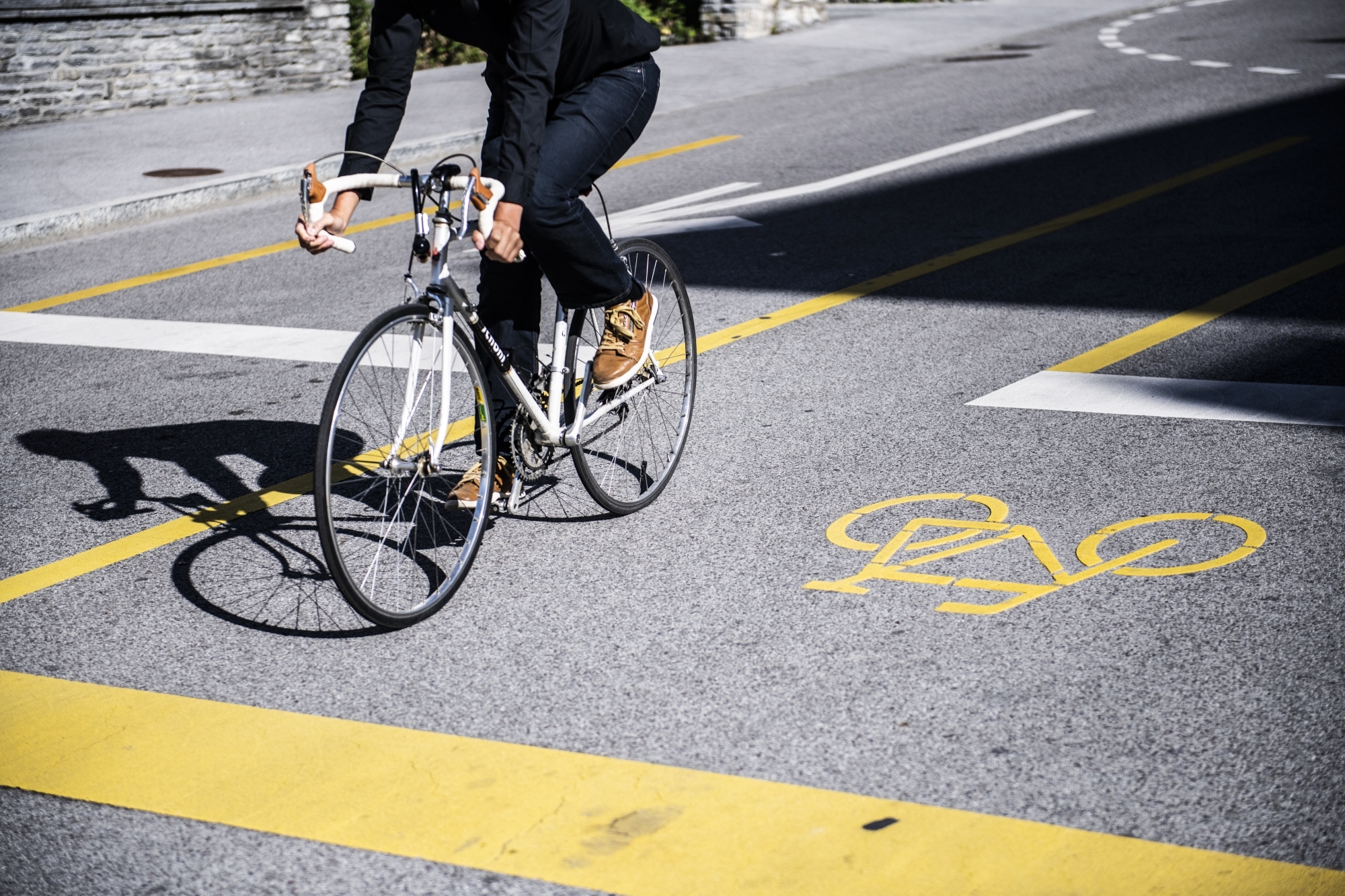 Dans un premier temps, le canton veut créer un réseau sécurisé de pistes cyclables autour de plusieurs agglomérations de plaine, dépassant ainsi les limites communales.