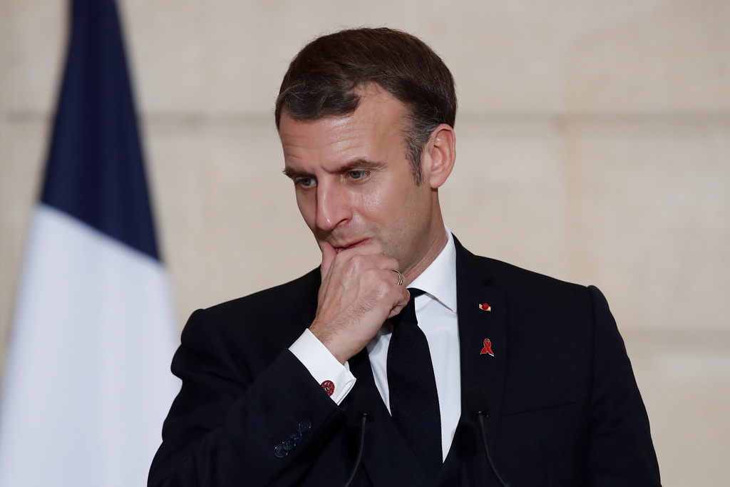 Emmanuel Macron veut empêcher les Français de skier à l'étranger.
