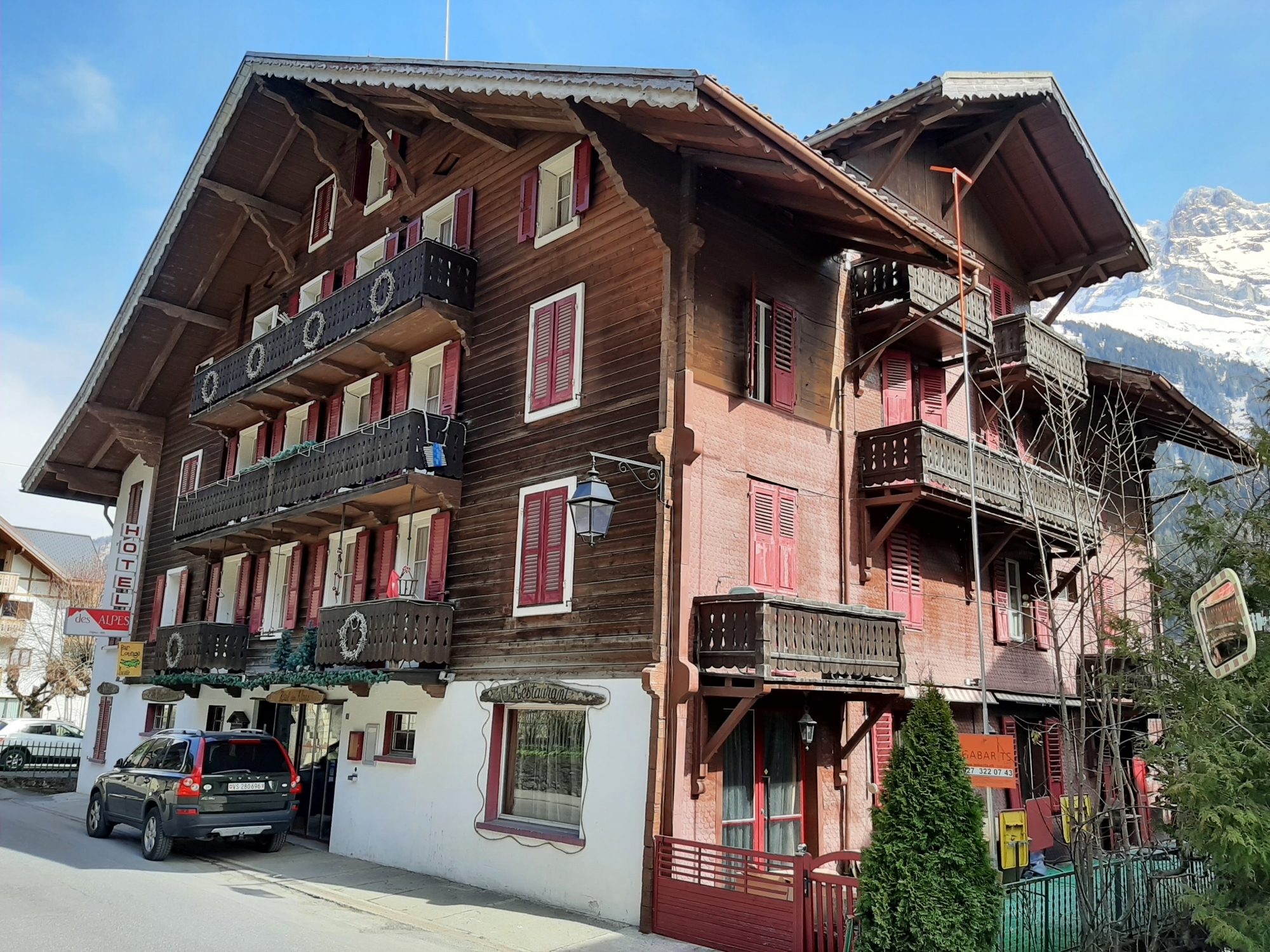 L'hôtel des Alpes a été exploité jusqu'en 2020 avant d'être vendu à la famille Bloch.