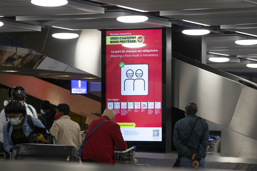 Les voyageurs rentrant ou en provenance de pays à risque doivent se placer en quarantaine durant dix jours, même s'ils présentent un test négatif au coronavirus. (illustration)
