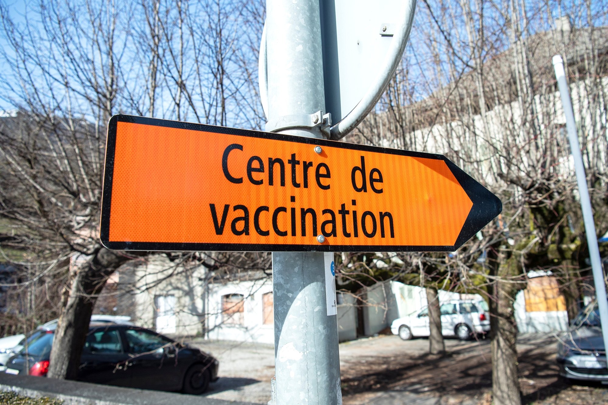 Monthey – 18 février 2021 – Illustration Covid-19. Panneau centre de vaccination.