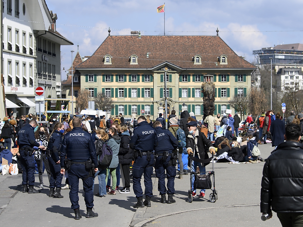 Les manifestations avec plus de  15 participants avaient été interdites dans le canton de Berne de mi-décembre 2020 à fin mai 2021.