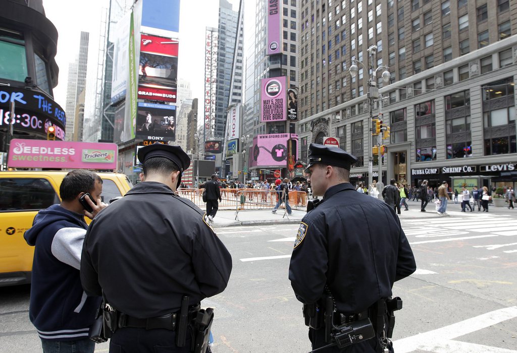 Une juge a précisé que la police de New York avait procédé à 4,4 millions de contrôles spontanés dans les rues de la ville entre 2004 et 2012, dont 83% sur des Noirs ou des Hispaniques.