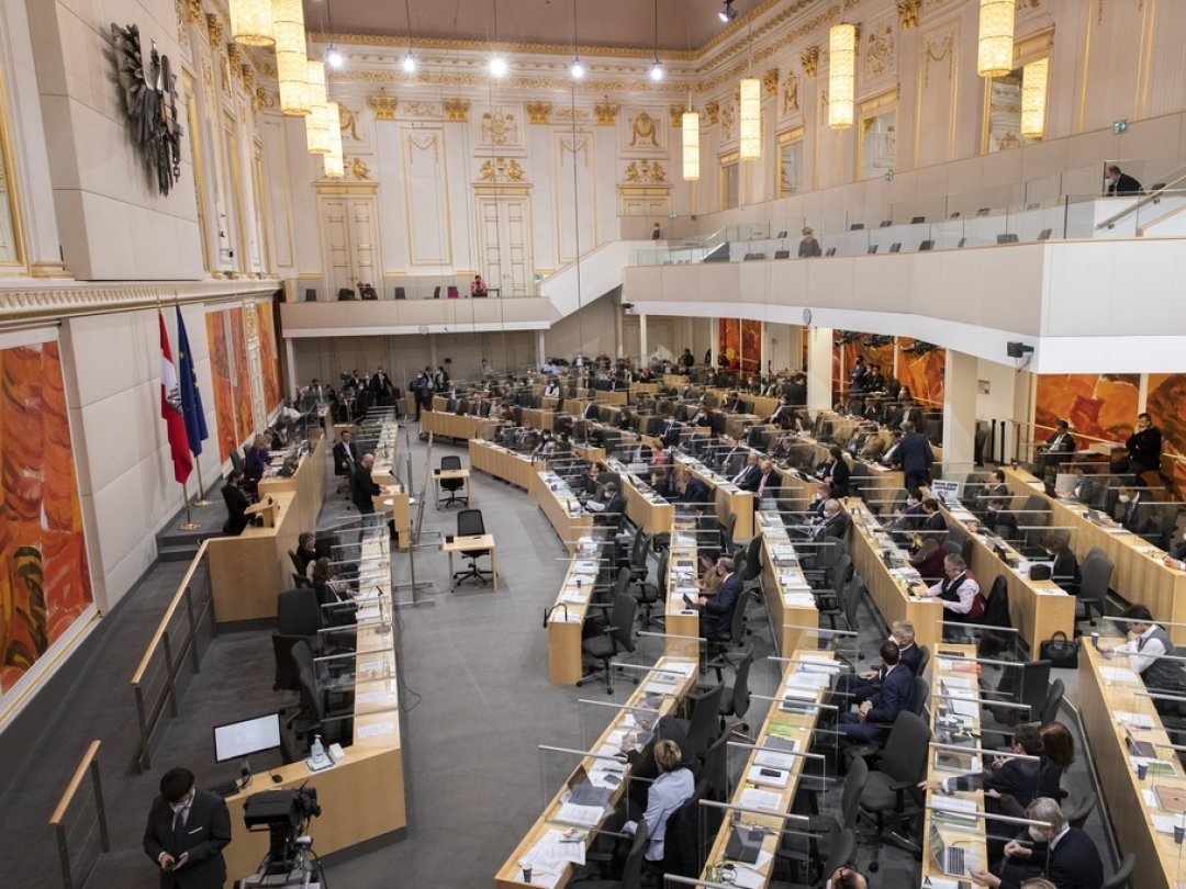 Le Parlement autrichien a adopté jeudi la loi sur la vaccination obligatoire pour tous les adultes.