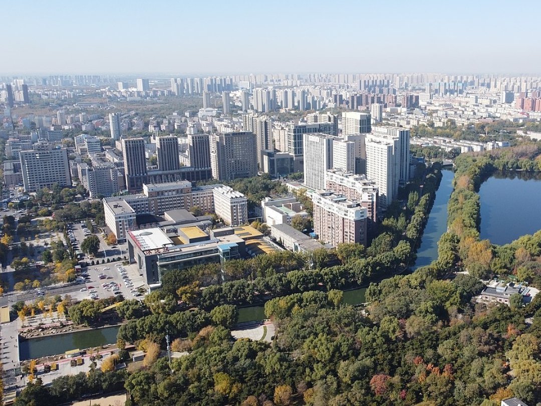 La cité industrielle de Shenyang, où sont implantées de nombreuses usines dont celle du constructeur allemand BMW, confine désormais ses habitants dans leur résidence.