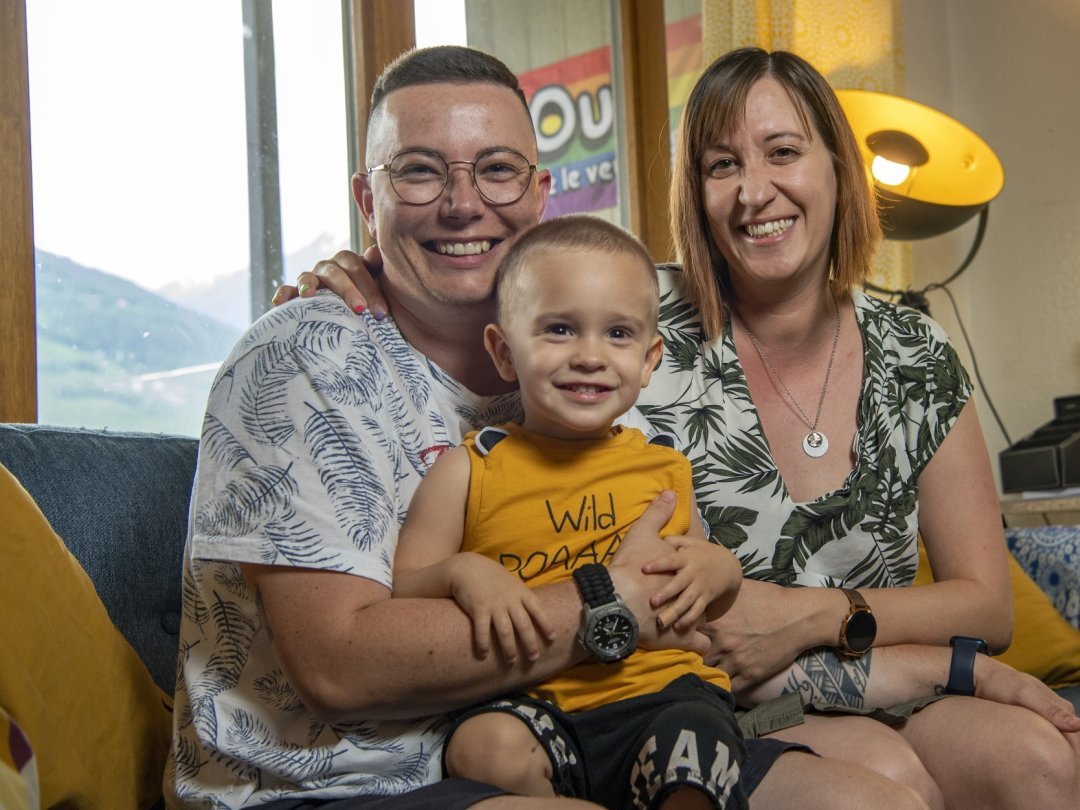 Virgil et Cindy Giroud, les parents de Timaé, ont apprécié rencontrer d'autres familles arc-en-ciel dans le cadre du projet #RainbowFamiliesVS.