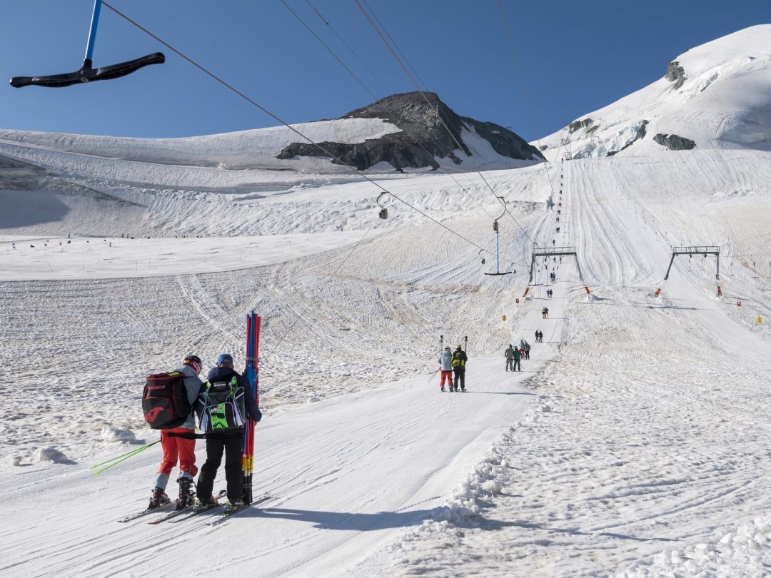Le ski d’été a très bien fonctionné sur le glacier Allalin à Saas-Fee.