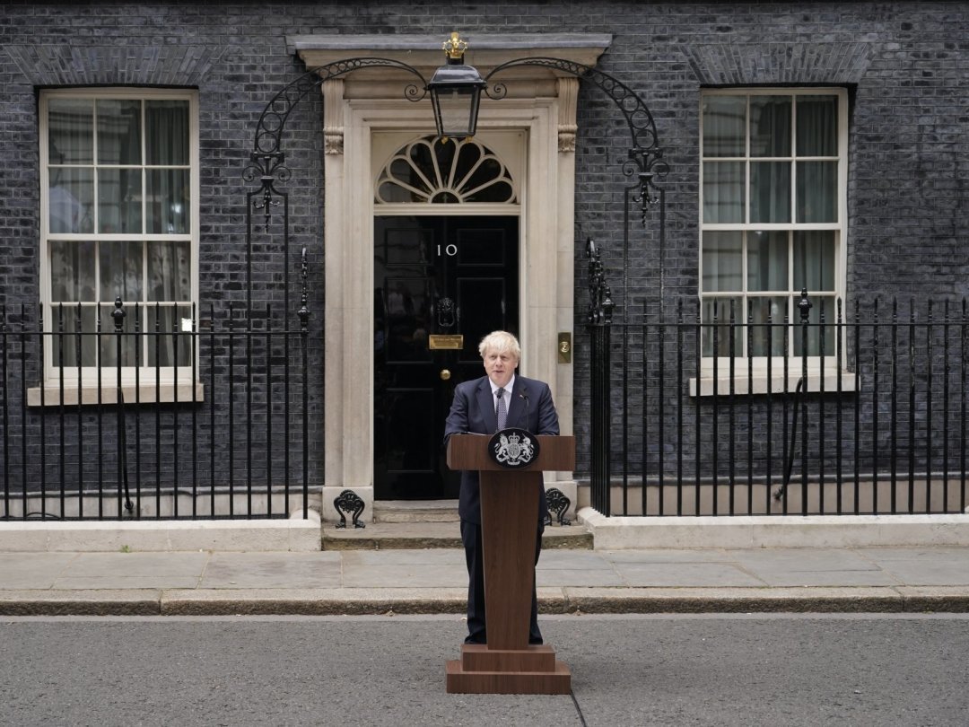 Boris Johnson annonçant formellement sa résignation  devant Downing Street ce 7 juillet.