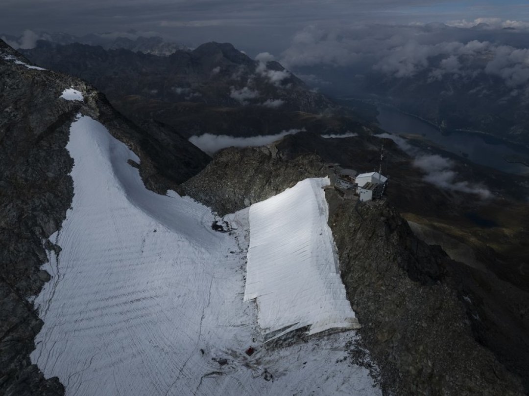 Photographié le 5 septembre dernier, le glacier du Vadret dal Corvatsch, dans les Grisons, a quasiment disparu.