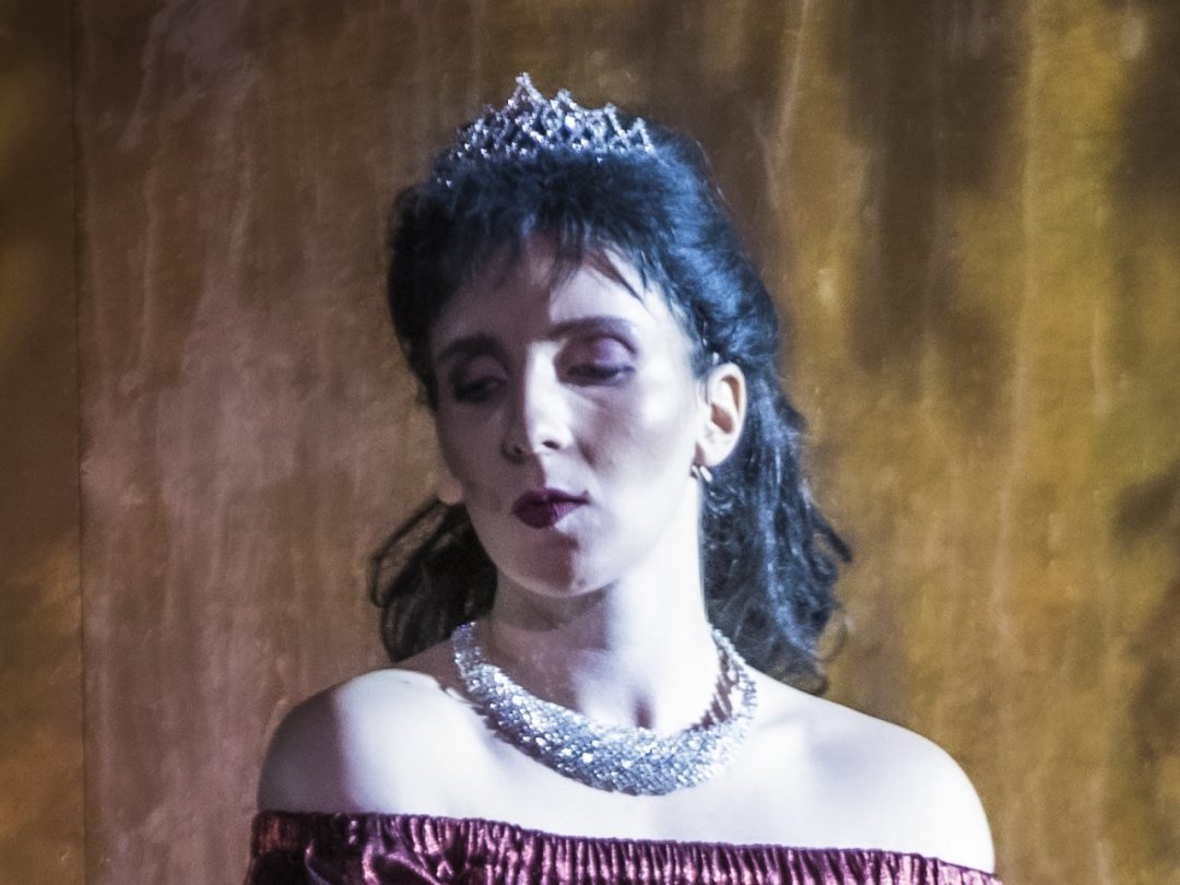 Brigitte Tornay, dans le rôle de Floria Tosca, dans les arènes de Martigny. Une très belle chance pour cette jeune soprano originaire de Rarogne, dont la carrière est pleine de promesses.