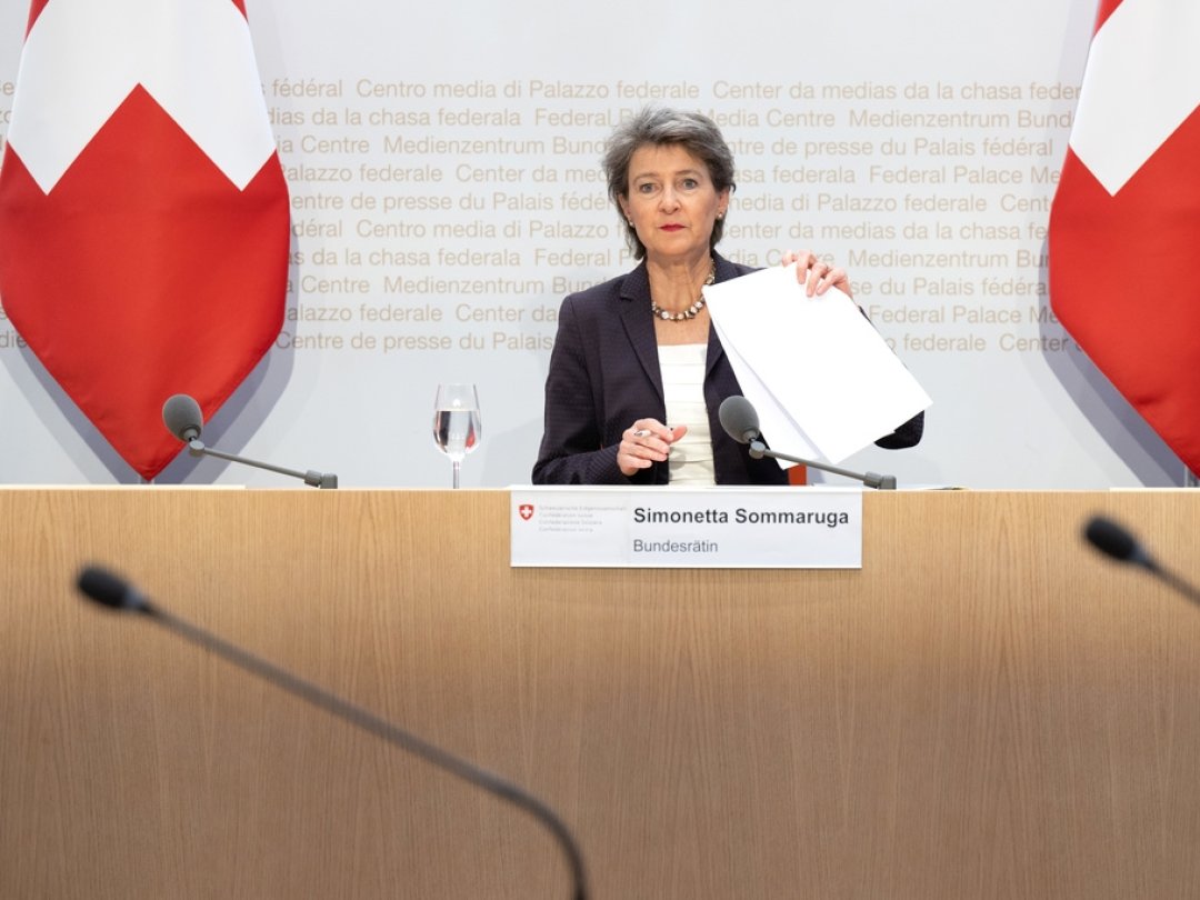 Simonetta Sommaruga a annoncé les mesures concernant les réserves d'hiver de gaz, mazout et autre hydrogène lors d'une conférence de presse à Berne.