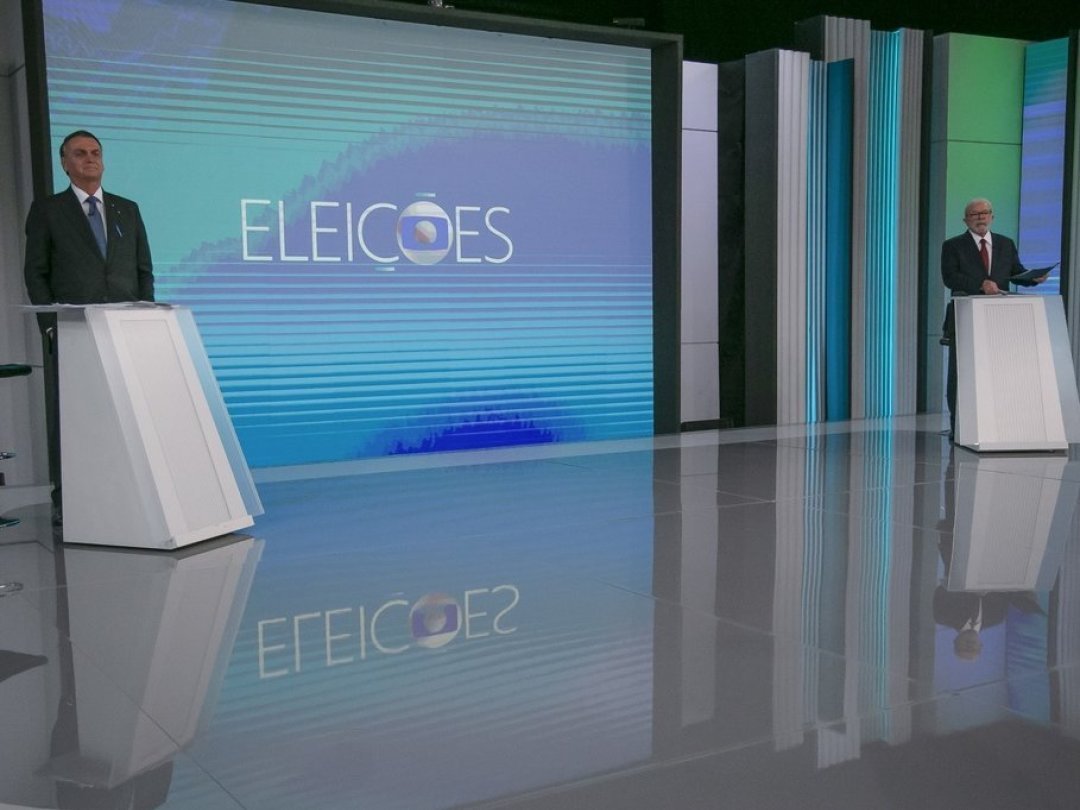 Jair Bolsonaro (g.) et Luiz Inacio Lula da Silva (d.) se sont affrontés dans un ultime débat télévisé vendredi 28 octobre.
