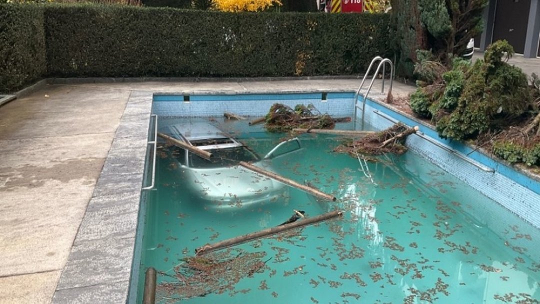 Vaud: une conductrice se tue dans une piscine
