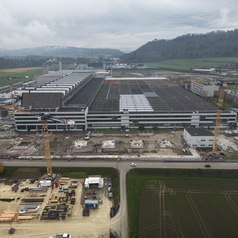 La première centrale électrique de secours du pays est actuellement en construction sur le site de la société américaine General Electric, à Birr (AG).