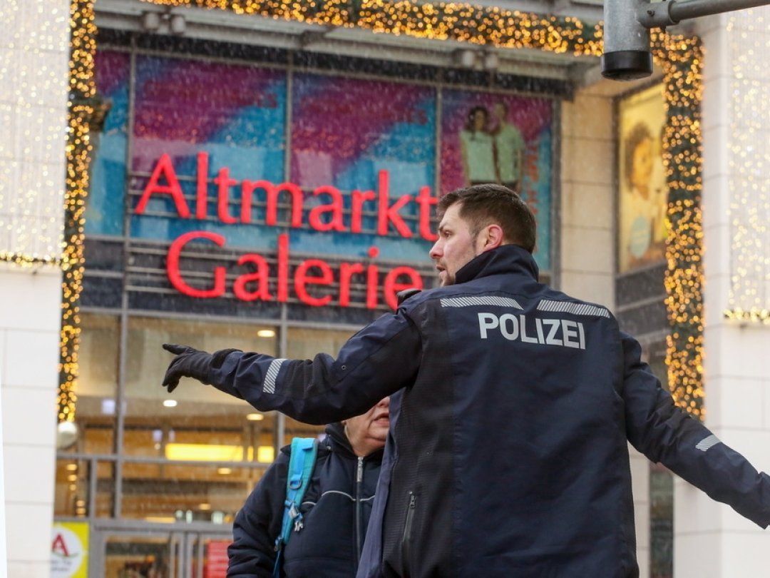 La police a bouclé le secteur autour du centre commercial au centre-ville de Dresde.