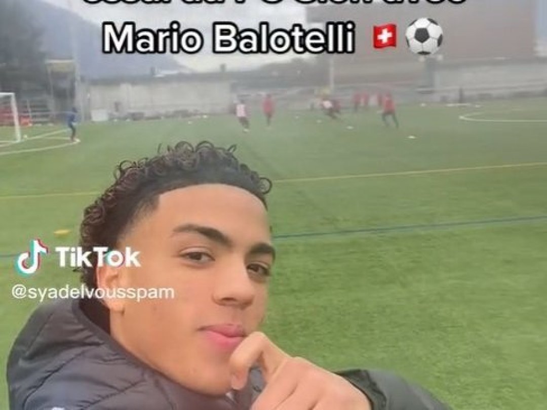 Adel s’était mis en scène lors d’un entraînement du FC Sion sur le terrain synthétique du complexe d’Octodure à Martigny avant de poster les vidéos sur le réseau social TikTok.