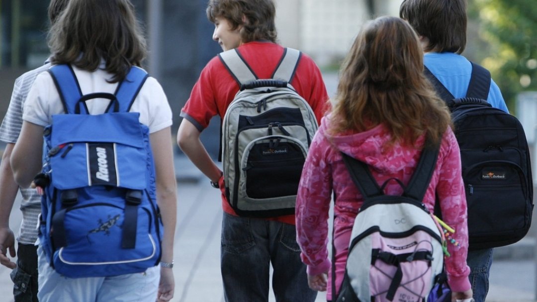Comment les enfants vivent le chemin de l'école sans les parents. Une étude de la HEP Valais fait le point