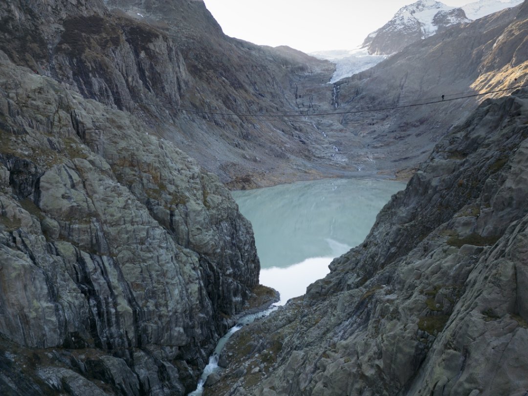 Le nombre de lacs glaciaires, comme ici celui du Trift à Gadmen (BE) en octobre dernier, est en hausse à la faveur du changement climatique.