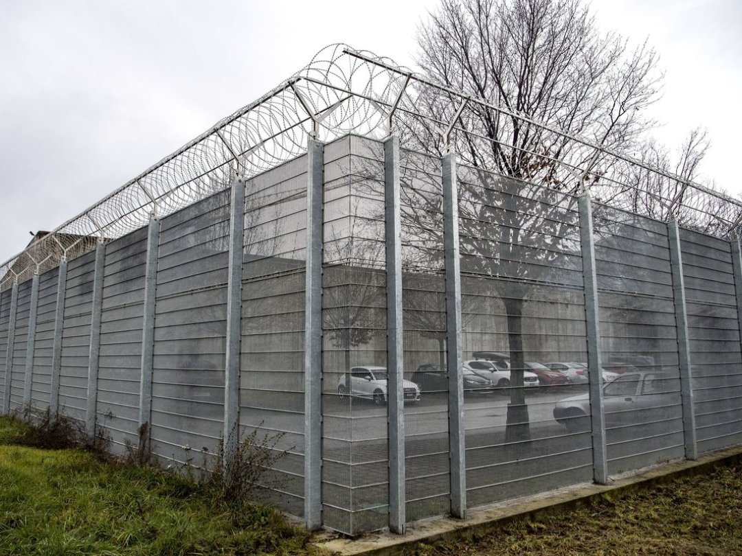 Des condamnés à une mesure ont été détenus à la prison des Iles à Sion jusqu'à 3 ans et 3 mois.