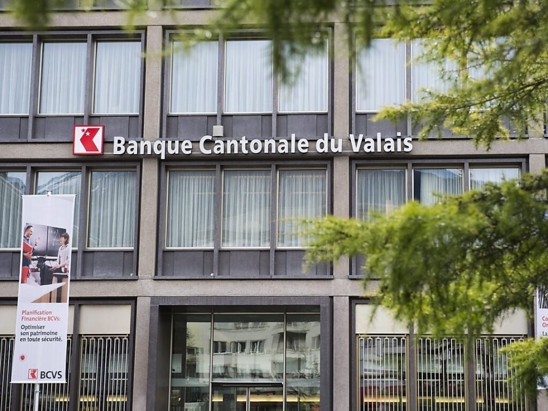 Le siège de la Banque cantonale du Valais (BCVs) à Sion: l'établissement relèvera ses taux d'intérêt de l'épargne et de la prévoyance à compter du 1er mars prochain (archives).
