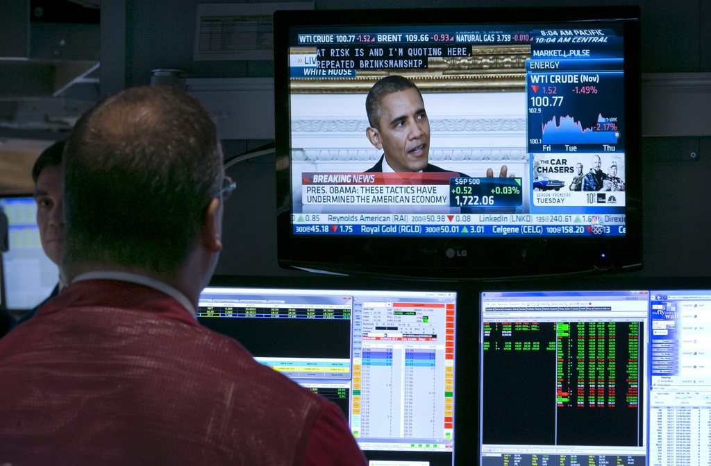 Le président Barack Obama visible sur un écran à la Bourse de New York: il déclare que le "shutdown" a  "infligé des dommages inutiles» à l'économie américaine et a ternit la crédibilité de l'Amérique dans le monde".