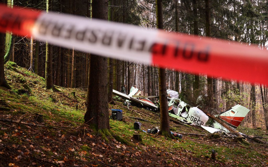 La carcasse de l'avion accidenté a été retrouvée dans un petit bois non loin de l'aéroport de Cobourg.
