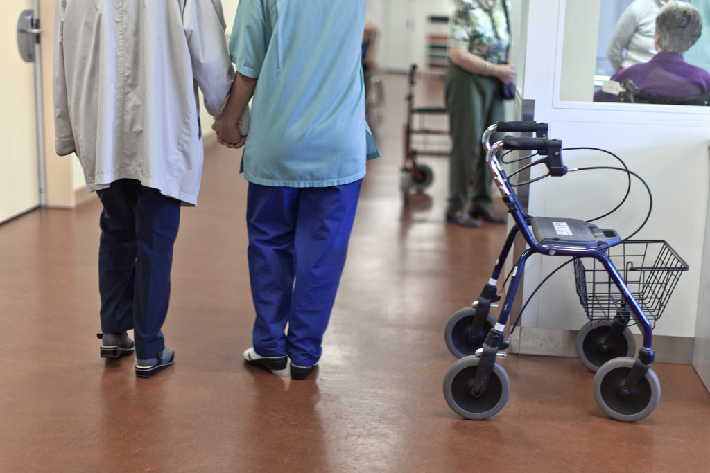 Cinq employés ont été licenciés d'un home médicalisé pour personnes âgées à Rehetobel (AR) pour avoir eu un comportement indigne envers les pensionnaires.