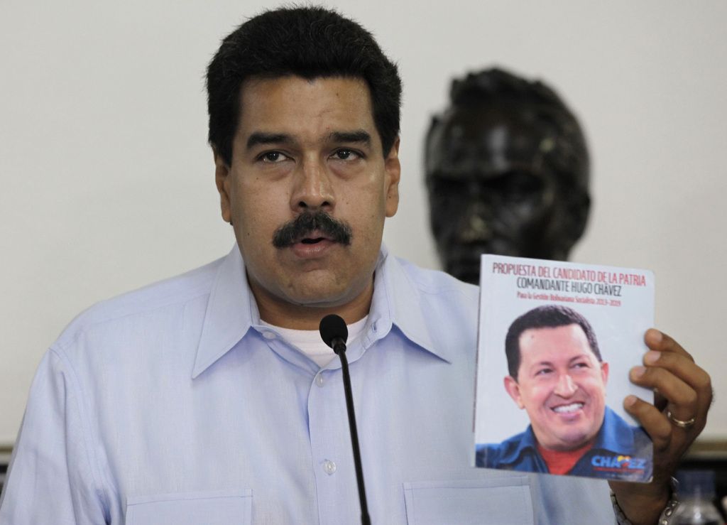 Depuis son élection, Nicolas Maduro ne cesse de voir Hugo Chavez. 