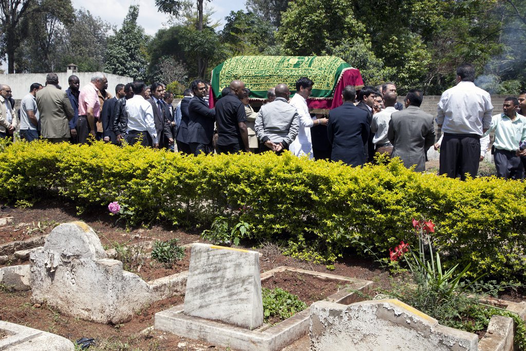 Le Kenya enterre ses morts, quelques jours après une sanglante attaque terroriste dans un centre commercial de Nairobi. 