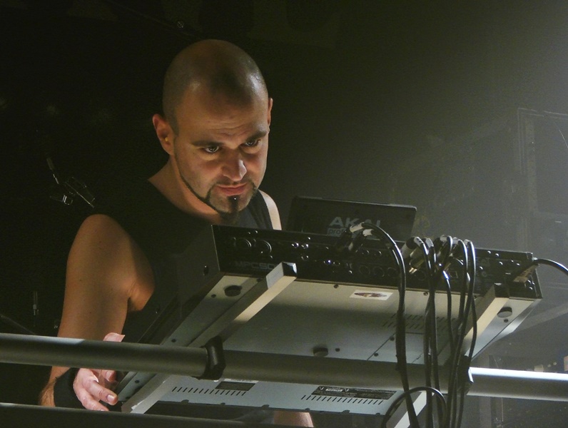 Alexandre Locher du groupe Samael a été choisi pour réaliser la partie musicale de Sion en Lumières 2014.