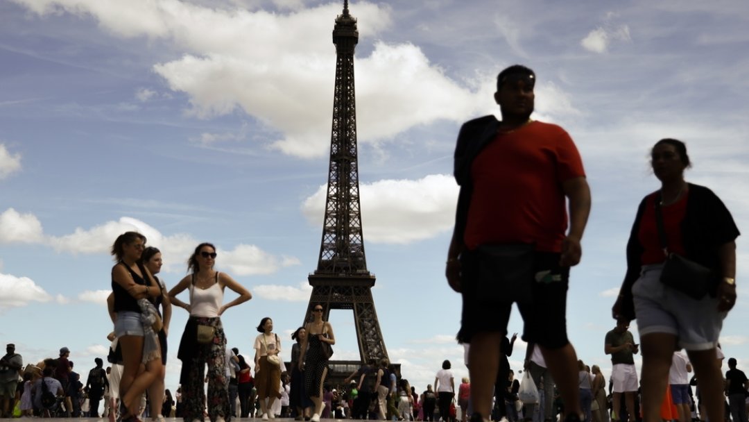 Tour Eiffel: une enquête ouverte après deux fausses alertes à la bombe