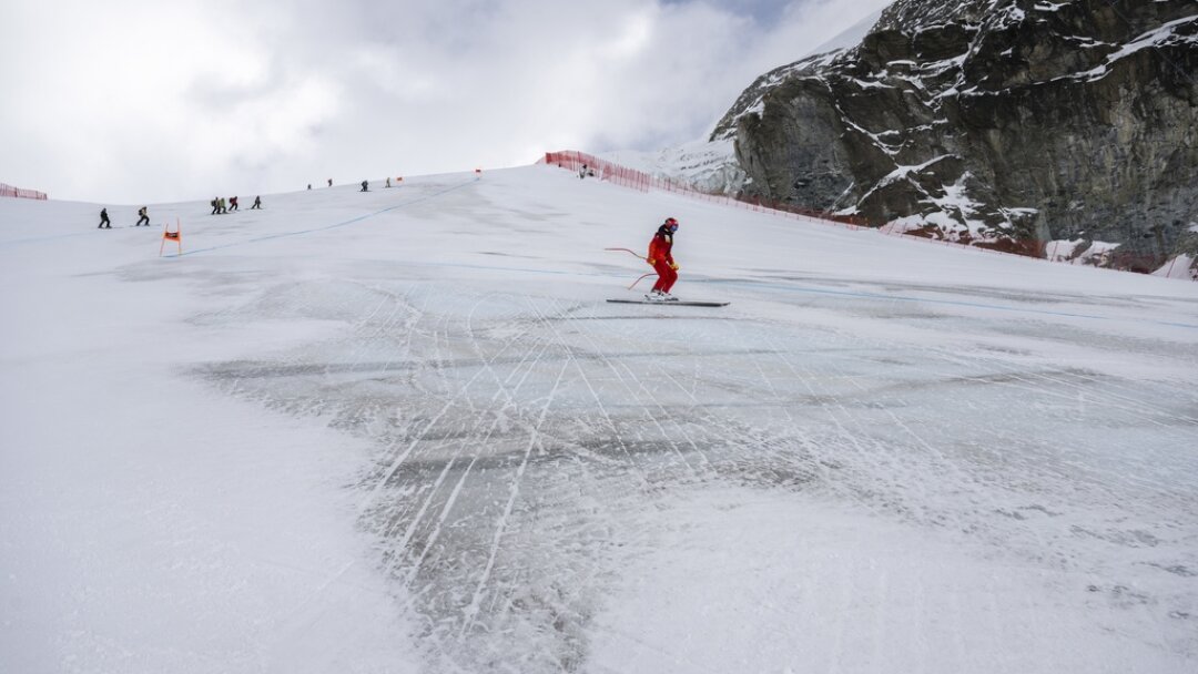 Coupe du monde de ski: Zermatt se venge et interdit aux skieurs professionnels de venir s’entraîner sur son glacier